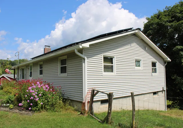 Photo 4 of Single family home for sale at 958 Spaulding Rd, Saint Johnsbury, VT 05819 | MLS# 5104800 | Listing updated on 2026-09-19