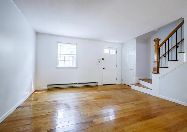 Photo 4 of Townhouse for sale at 41 Fieldstone Dr, Londonderry, NH 03053 | MLS# 5104801 | Listing updated on 2026-10-02