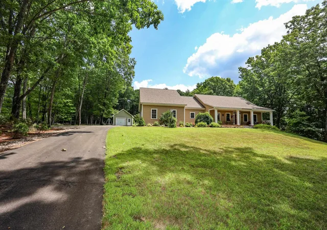 2nd image of 237 Grapevine Rd, Dunbarton, NH 03046 | MLS# 5104802
