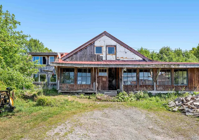 Photo 2 of Single family home for sale at 31 Thistle Hill Rd, Cabot, VT 05647 | MLS# 5104811 | Listing updated on 2026-09-11