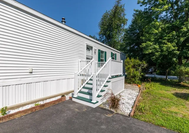 Photo 4 of Manufactured home for sale at 464 Boston Post Rd #30, Amherst, NH 03031 | MLS# 5104812 | Listing updated on 2026-08-22