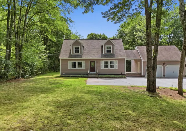 3rd image of 45 Lena Ln, Epsom, NH 03234 | MLS# 5104835