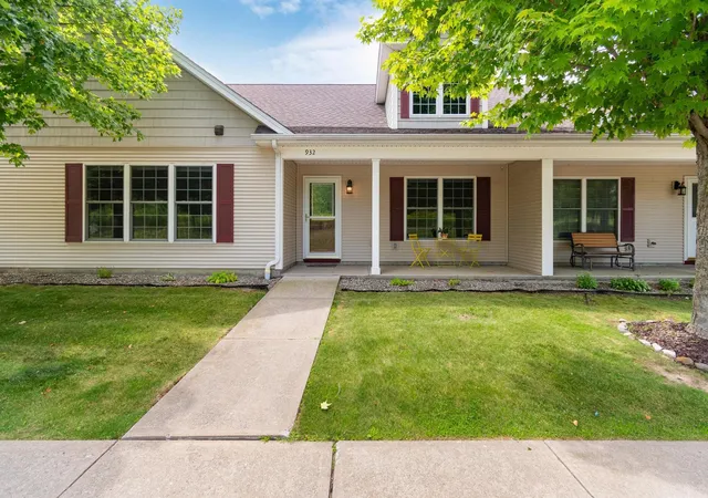 Condo for sale at 932 Franklin Park West, Saint Albans, VT 05478 | MLS# 5104847