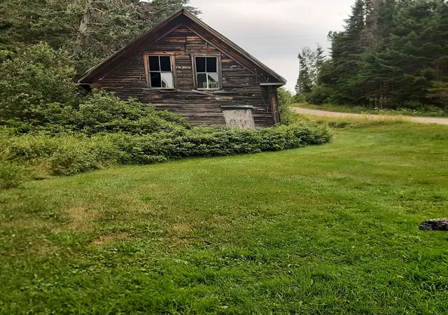 2nd image of 605 Hill Rd, Pittsburg, NH 03592 | MLS# 5104924