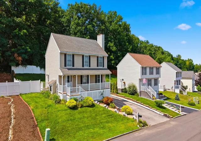 Photo 2 of Single family home for sale at 160 Heathrow Ave, Manchester, NH 03104 | MLS# 5104935 | Listing updated on 2026-09-17