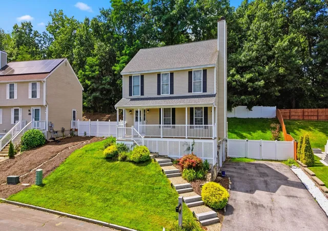 Photo 3 of Single family home for sale at 160 Heathrow Ave, Manchester, NH 03104 | MLS# 5104935 | Listing updated on 2026-09-17