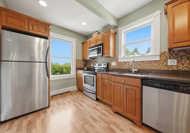 2nd image of 223 Highland St, Manchester, NH 03104 | MLS# 5104936