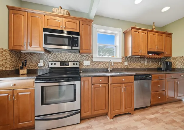 Photo 3 of Sale Pending at 223 Highland St, Manchester, NH 03104 | MLS# 5104936 | Listing updated on 2026-08-24
