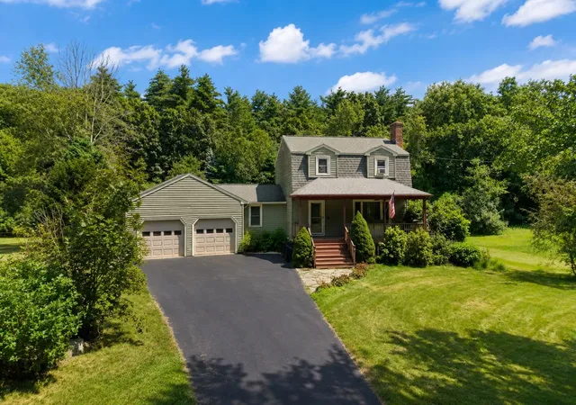 2nd image of 4 Homestead Dr, Derry, NH 03038 | MLS# 5104957