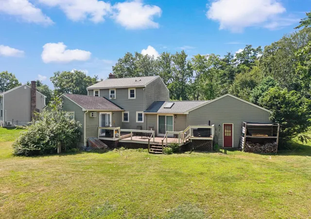 Photo 3 of Single family home for sale at 4 Homestead Dr, Derry, NH 03038 | MLS# 5104957 | Listing updated on 2026-08-24