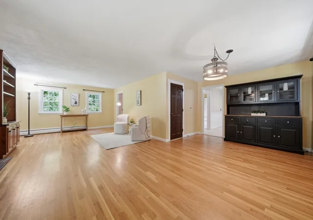 2nd image of 22 Old Coach Ln, Amherst, NH 03031 | MLS# 5104958