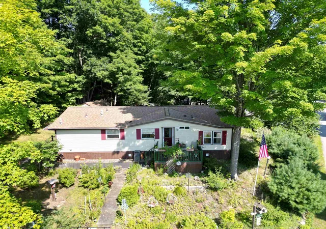 Manufactured home for sale at 11 Rim Rd, Danville, NH 03819 | MLS# 5104963