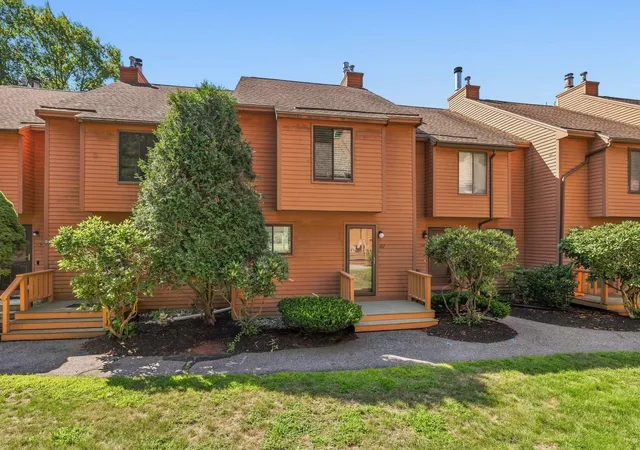 Photo 3 of Townhouse for sale at 107 Dunvegan Woods Dr, Hampton, NH 03842 | MLS# 5104967 | Listing updated on 2026-08-24