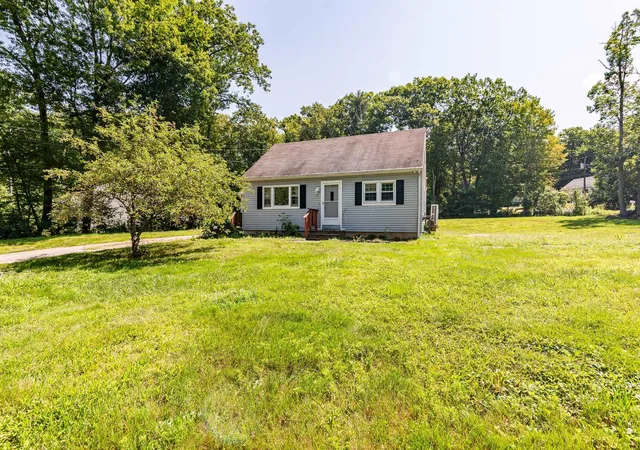 1st image of 10 Hunter Dr, Raymond, NH 03077 | MLS# 5104990