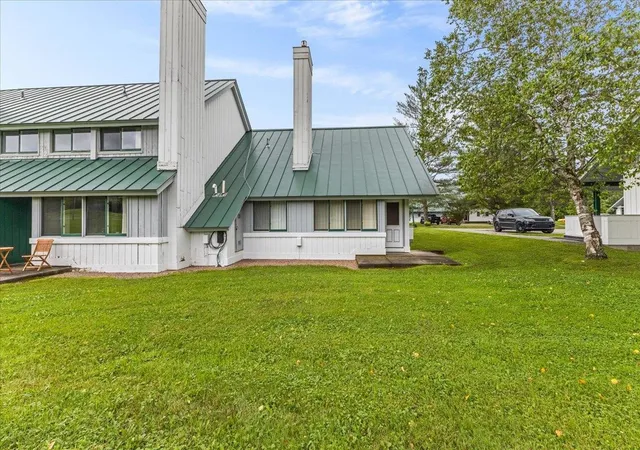 Photo 3 of Sale Pending at 185 Village Green Dr #8A Week D, Stowe, VT 05672 | MLS# 5105066 | Listing updated on 2026-08-19