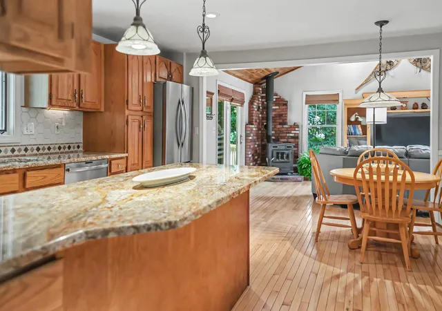 Photo 3 of Single family home for sale at 33 Oriole Rd, Windham, NH 03087 | MLS# 5105067 | Listing updated on 2026-10-07