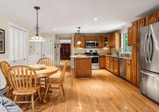 Photo 4 of Single family home for sale at 33 Oriole Rd, Windham, NH 03087 | MLS# 5105067 | Listing updated on 2026-10-07