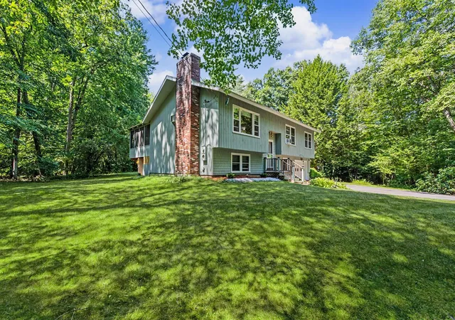 Photo 2 of Single family home for sale at 14 Tomahawk Dr, Merrimack, NH 03054 | MLS# 5105082 | Listing updated on 2026-09-16