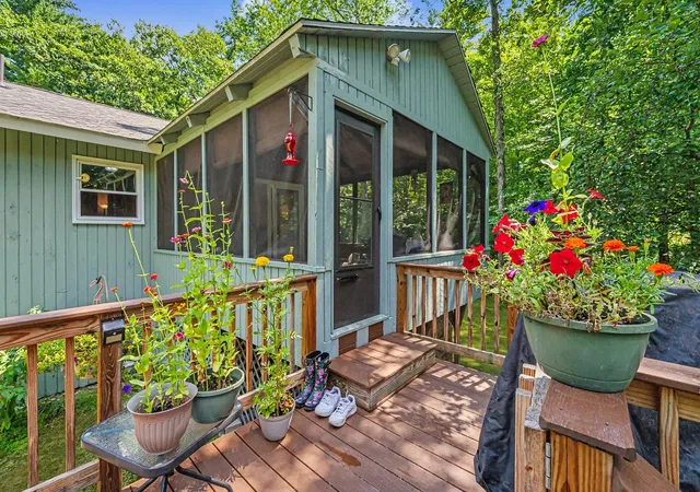 Photo 3 of Single family home for sale at 14 Tomahawk Dr, Merrimack, NH 03054 | MLS# 5105082 | Listing updated on 2026-09-16