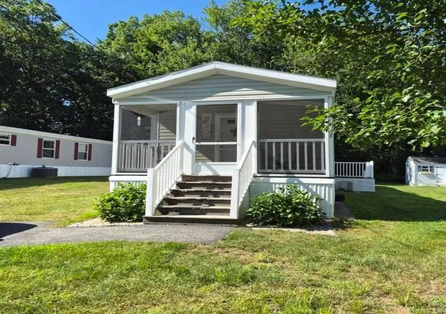 2nd image of 9 Parklane Rd, Hampstead, NH 03841 | MLS# 5105089