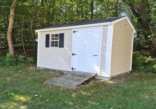 Photo 3 of Manufactured home for sale at 9 Parklane Rd, Hampstead, NH 03841 | MLS# 5105089 | Listing updated on 2026-09-10