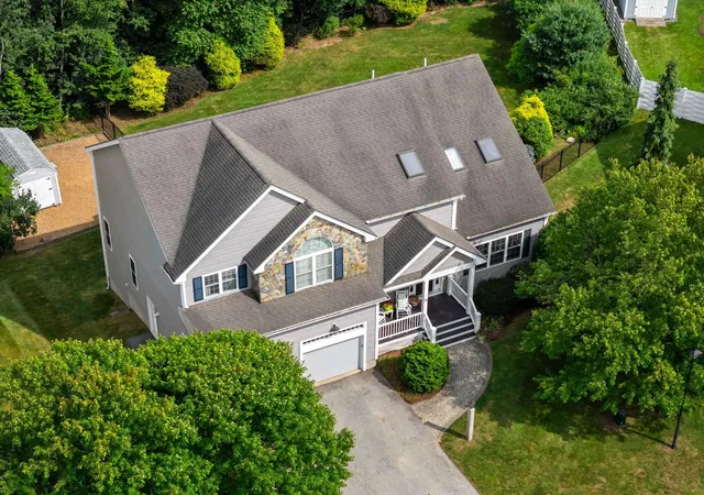 Photo 2 of Sale Pending at 21 Daylily Dr, Nashua, NH 03062 | MLS# 5105144 | Listing updated on 2026-08-31