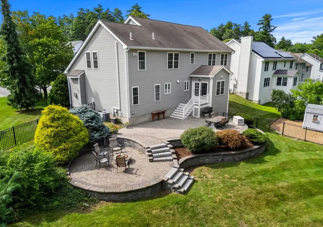 Photo 3 of Sale Pending at 21 Daylily Dr, Nashua, NH 03062 | MLS# 5105144 | Listing updated on 2026-08-31