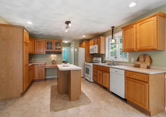 Photo 3 of Single family home for sale at 13 Dr Ln, Sandown, NH 03873 | MLS# 5105156 | Listing updated on 2026-09-18