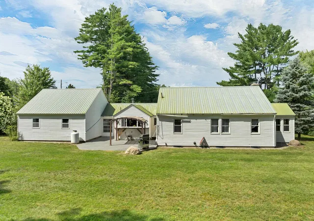 Photo 4 of Single family home for sale at 27 Village Ln, Conway, NH 03818 | MLS# 5105161 | Listing updated on 2026-09-23