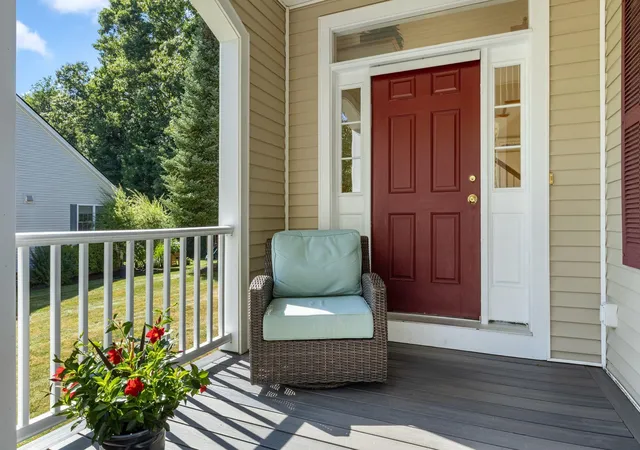 4th image of 10 Cortland Ave, Stratham, NH 03885 | MLS# 5105173