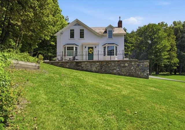 Photo 4 of Single family home for sale at 1944 Monument Ave, Bennington, VT 05201 | MLS# 5105174 | Listing updated on 2026-08-27