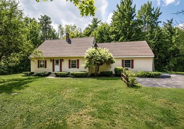 Photo 1 of Single family home for sale at 141 Red Eagle Brook Rd, Conway, NH 03818 | MLS# 5105179 | Listing updated on 2026-09-04