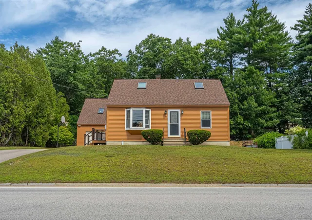 2nd image of 37 Glenwood Ave, Dover, NH 03820 | MLS# 5105180