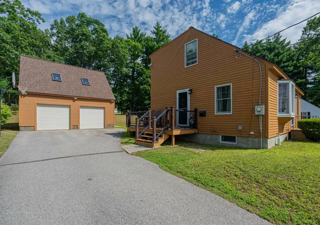 Photo 3 of Single family home for sale at 37 Glenwood Ave, Dover, NH 03820 | MLS# 5105180 | Listing updated on 2026-09-12