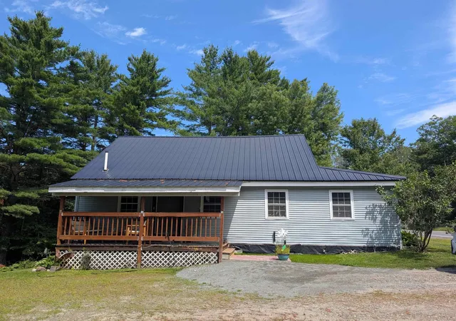 3rd image of 143 Elm St, Lancaster, NH 03584 | MLS# 5105182