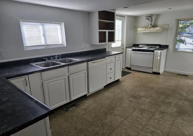 Photo 3 of Multi family home for sale at 8a & 8b Jackson St, Nashua, NH 03060 | MLS# 5105194 | Listing updated on 2026-09-22