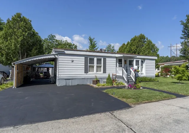 Photo 3 of Sale Pending at 128 Partridge Ln, Goffstown, NH 03045 | MLS# 5105206 | Listing updated on 2026-08-19