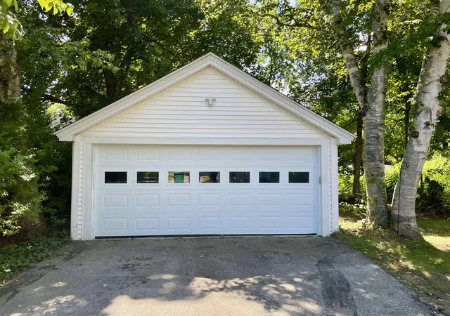 Photo 3 of Single family home for sale at 11 Copeland Dr, Rochester, NH 03867 | MLS# 5105221 | Listing updated on 2026-09-01