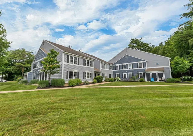 2nd image of 616 Springbrook Cir, Portsmouth, NH 03801 | MLS# 5105236