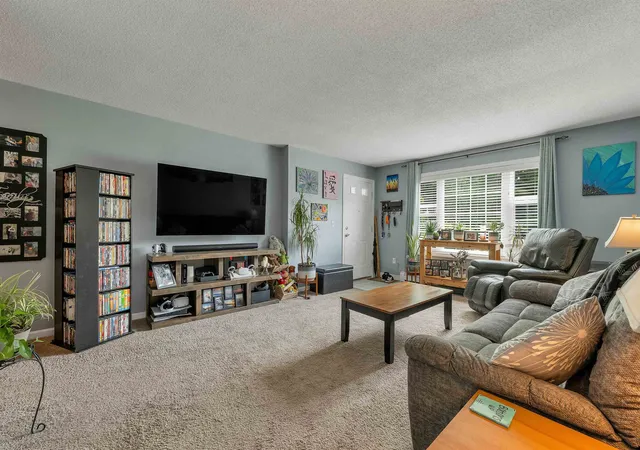 Photo 2 of Single family home for sale at 616 Springbrook Cir, Portsmouth, NH 03801 | MLS# 5105238 | Listing updated on 2026-08-31