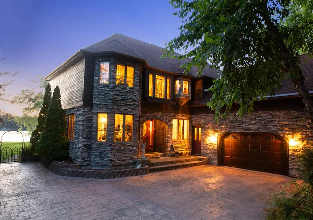 Photo 1 of Single family home for sale at 1398 Blockhouse Point Rd, North Hero, VT 05474 | MLS# 5105239 | Listing updated on 2026-09-10