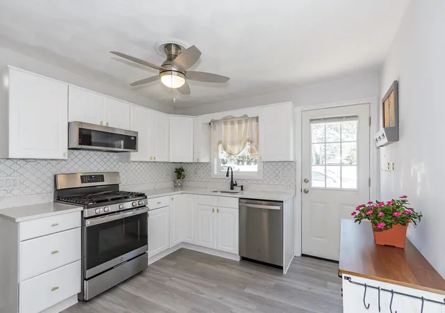 Photo 3 of Sale Pending at 212 Ocean Blvd, Seabrook, NH 03874 | MLS# 5105248 | Listing updated on 2026-09-28