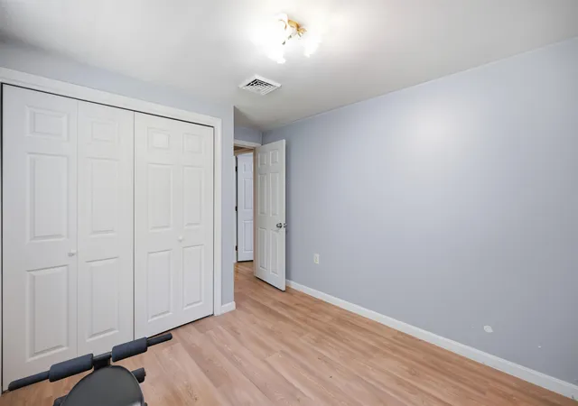 Photo 4 of Sale Pending at 44 Holmeswood Dr, Sandown, NH 03873 | MLS# 5105257 | Listing updated on 2026-08-22