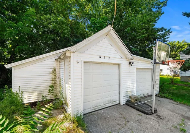 2nd image of 392 Donald St, Bedford, NH 03110 | MLS# 5105258