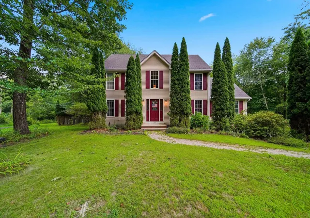 2nd image of 28 Chelsea Ct, Henniker, NH 03242 | MLS# 5105264