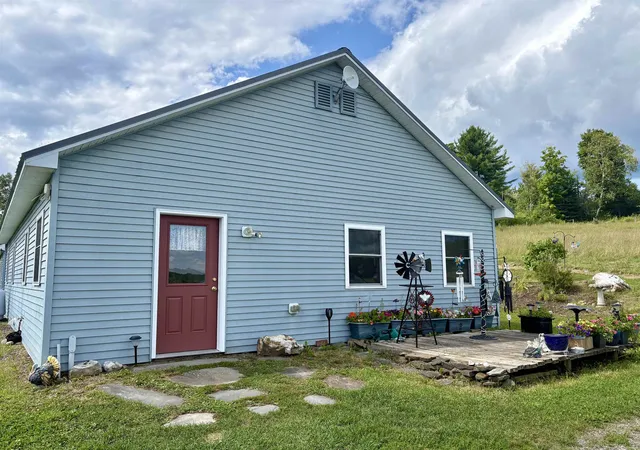 Photo 4 of Single family home for sale at 52 Minister Hill Rd, Lyndonville, VT 05851 | MLS# 5105270 | Listing updated on 2026-09-09