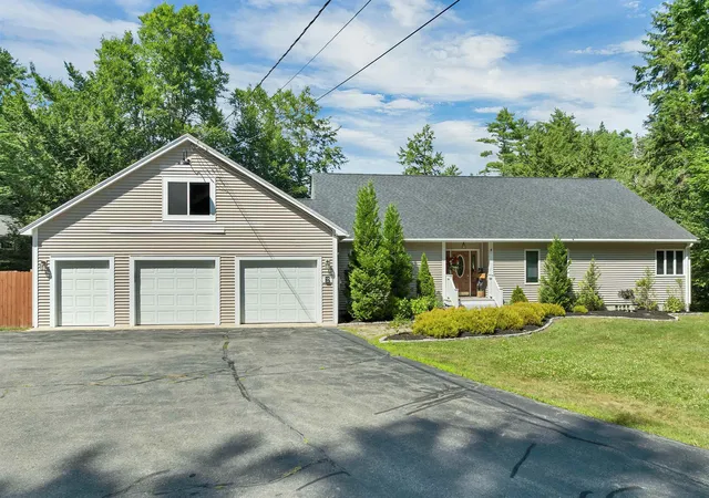 2nd image of 6 Millwood Rd, Wolfeboro, NH 03894 | MLS# 5105279