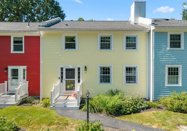 2nd image of 41 Boulder Brook Dr #7, Exeter, NH 03833 | MLS# 5105305
