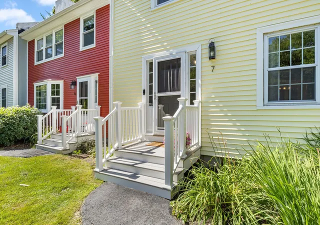Photo 3 of Townhouse for sale at 41 Boulder Brook Dr #7, Exeter, NH 03833 | MLS# 5105305 | Listing updated on 2026-09-08