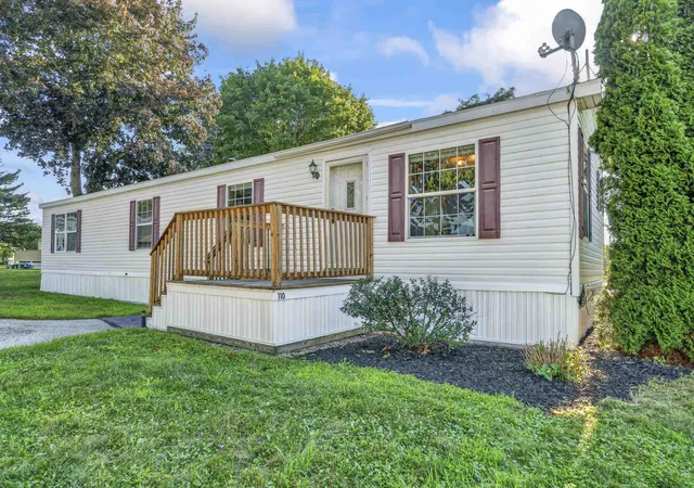Photo 2 of Manufactured home for sale at 110 Blackberry Pl, Kittery, ME 03904 | MLS# 5105322 | Listing updated on 2026-08-17